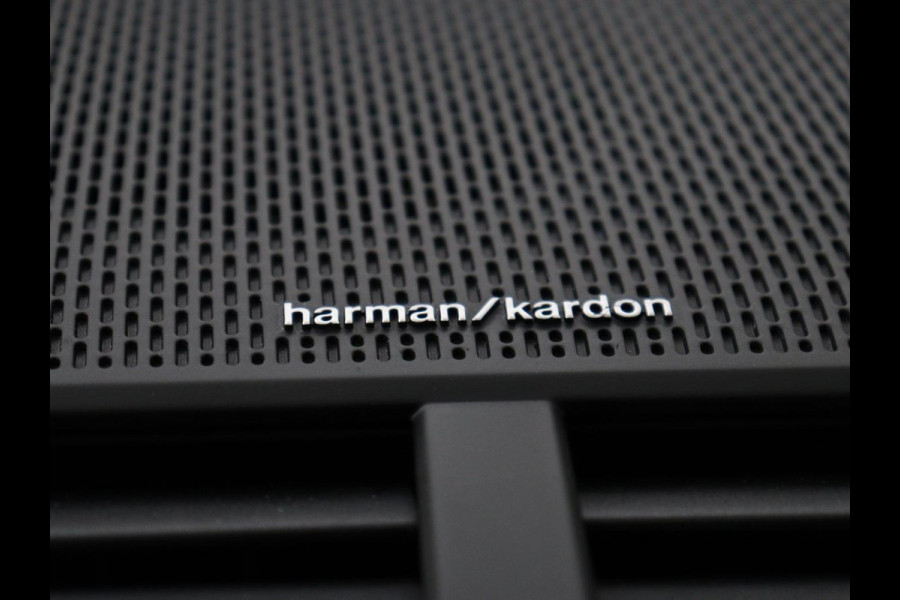 Polestar 2 Long Range Dual Motor Launch Edition 78kWh | Panoramadak | Trekhaak | 360 Camera | Achterbankverwarming | Adaptive cruise | Carplay | Camera | Stoelverwarming | Keyless