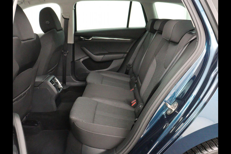 Škoda Octavia 1.0 e-TSI Business Edition Plus | Trekhaak | Stoelverwarming | Adaptive cruise | Camera | Carplay | Navigatie | 18'' | Side Assist | Keyless | Full LED