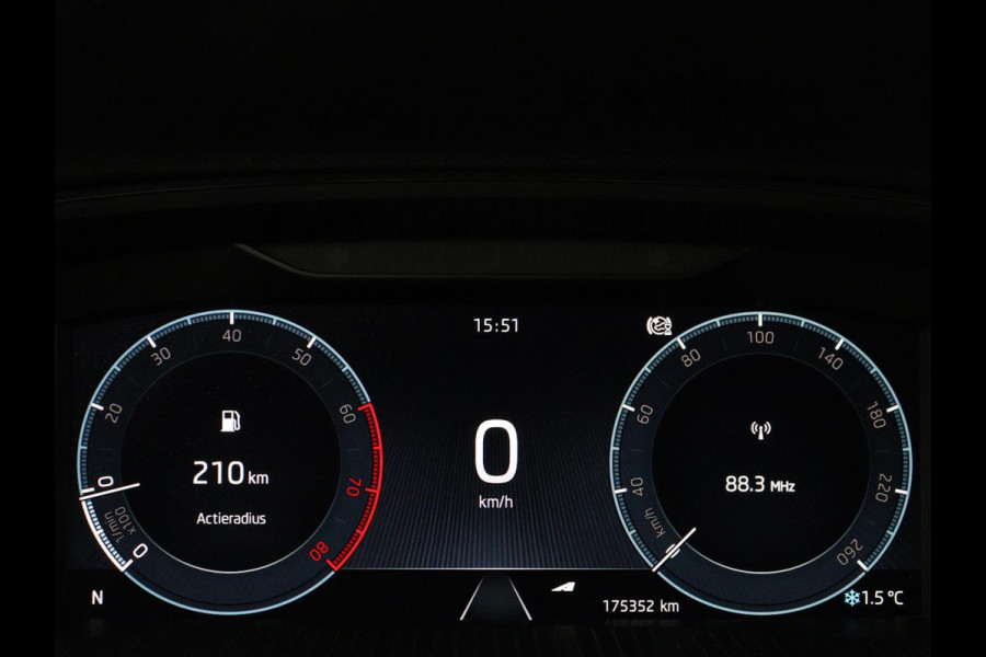 Škoda Octavia 1.0 e-TSI Business Edition Plus | Trekhaak | Stoelverwarming | Adaptive cruise | Camera | Carplay | Navigatie | 18'' | Side Assist | Keyless | Full LED