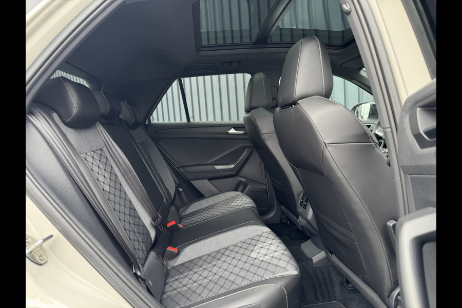Volkswagen T-Roc 1.5 TSI R-Line Business | Trekhaak afnb. | Panodak | Keyless | Elk. A-klep | Side Assist | IQ Light | Prijs Rijklaar!!