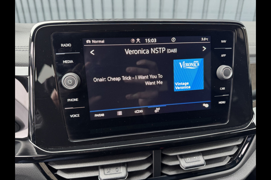 Volkswagen T-Roc 1.5 TSI R-Line Business | Trekhaak afnb. | Panodak | Keyless | Elk. A-klep | Side Assist | IQ Light | Prijs Rijklaar!!