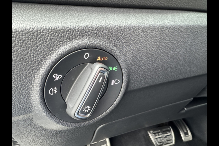 Volkswagen T-Roc 1.5 TSI R-Line Business | Trekhaak afnb. | Panodak | Keyless | Elk. A-klep | Side Assist | IQ Light | Prijs Rijklaar!!