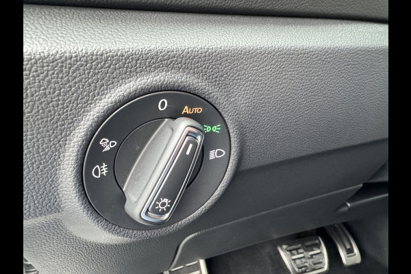 Volkswagen T-Roc 1.5 TSI R-Line Business | Trekhaak afnb. | Panodak | Keyless | Elk. A-klep | Side Assist | IQ Light | Prijs Rijklaar!!