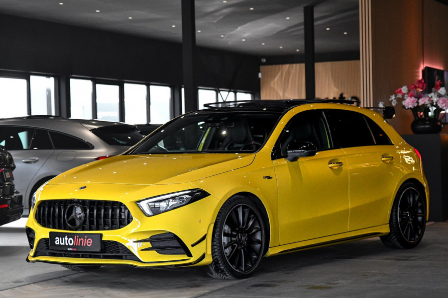 Mercedes-Benz A-Klasse AMG 35 4MATIC Edition 1 Aero. Schaal, Pano, Perf stuur, Keyless, Camera, Dodeh, CarPlay, Sfeer!