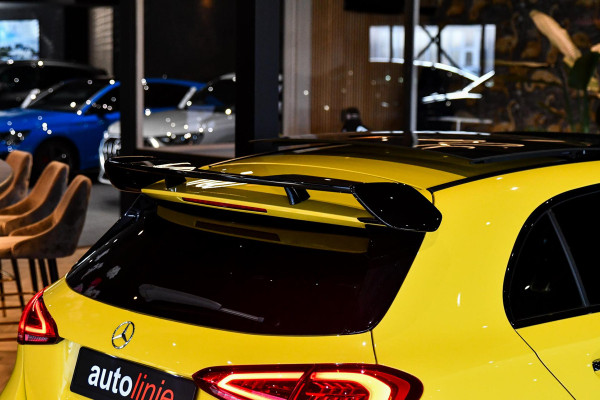 Mercedes-Benz A-Klasse AMG 35 4MATIC Edition 1 Aero. Schaal, Pano, Perf stuur, Keyless, Camera, Dodeh, CarPlay, Sfeer!