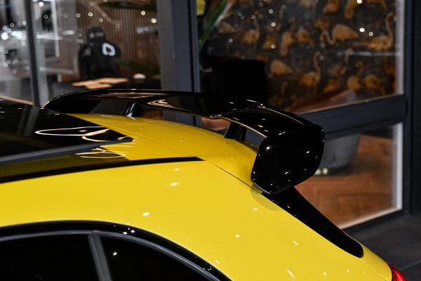 Mercedes-Benz A-Klasse AMG 35 4MATIC Edition 1 Aero. Schaal, Pano, Perf stuur, Keyless, Camera, Dodeh, CarPlay, Sfeer!