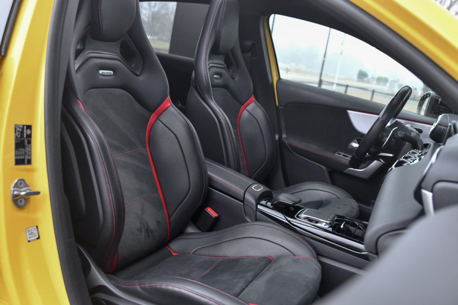 Mercedes-Benz A-Klasse AMG 35 4MATIC Edition 1 Aero. Schaal, Pano, Perf stuur, Keyless, Camera, Dodeh, CarPlay, Sfeer!