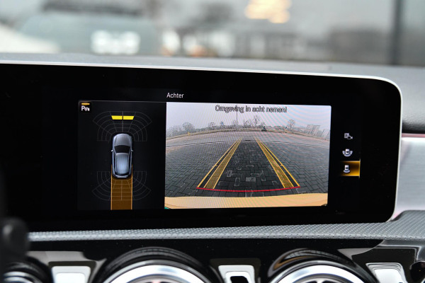 Mercedes-Benz A-Klasse AMG 35 4MATIC Edition 1 Aero. Schaal, Pano, Perf stuur, Keyless, Camera, Dodeh, CarPlay, Sfeer!