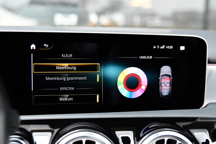 Mercedes-Benz A-Klasse AMG 35 4MATIC Edition 1 Aero. Schaal, Pano, Perf stuur, Keyless, Camera, Dodeh, CarPlay, Sfeer!
