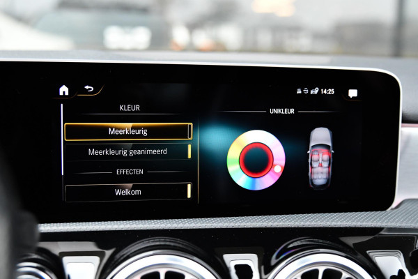 Mercedes-Benz A-Klasse AMG 35 4MATIC Edition 1 Aero. Schaal, Pano, Perf stuur, Keyless, Camera, Dodeh, CarPlay, Sfeer!