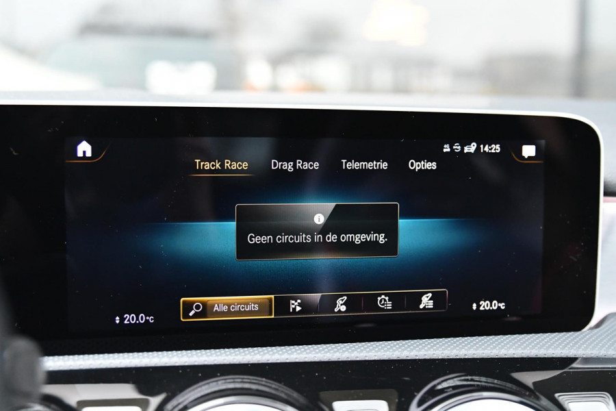 Mercedes-Benz A-Klasse AMG 35 4MATIC Edition 1 Aero. Schaal, Pano, Perf stuur, Keyless, Camera, Dodeh, CarPlay, Sfeer!