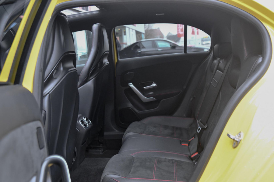 Mercedes-Benz A-Klasse AMG 35 4MATIC Edition 1 Aero. Schaal, Pano, Perf stuur, Keyless, Camera, Dodeh, CarPlay, Sfeer!