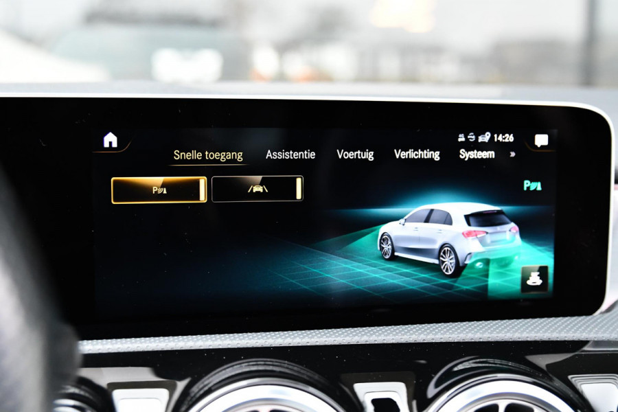 Mercedes-Benz A-Klasse AMG 35 4MATIC Edition 1 Aero. Schaal, Pano, Perf stuur, Keyless, Camera, Dodeh, CarPlay, Sfeer!