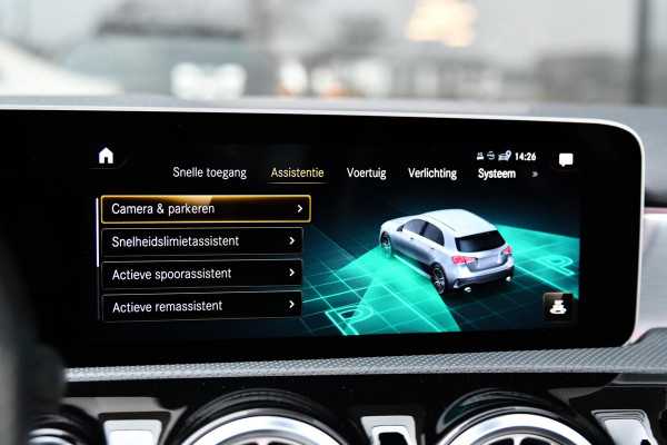 Mercedes-Benz A-Klasse AMG 35 4MATIC Edition 1 Aero. Schaal, Pano, Perf stuur, Keyless, Camera, Dodeh, CarPlay, Sfeer!