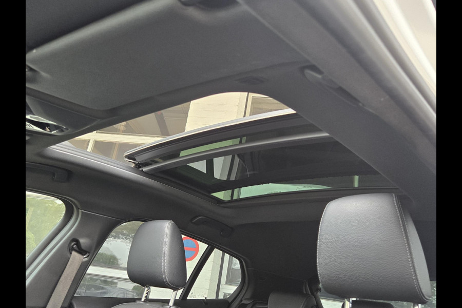 BMW 1-serie 118i High M SPORT | PANORAMA | CAMERA | LEDER | SPORTSTOELEN | 18 INCH LM VELGEN | TREKHAAK |