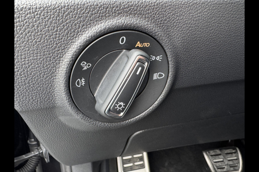 Volkswagen T-Roc 1.5 TSI R-Line Business | Black Style | Trekhaak afnb. | 19'' | IQ Light | Side Assist | Prijs Rijklaar!!