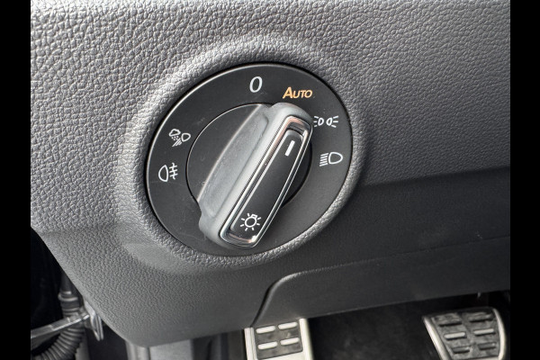 Volkswagen T-Roc 1.5 TSI R-Line Business | Black Style | Trekhaak afnb. | 19'' | IQ Light | Side Assist | Prijs Rijklaar!!