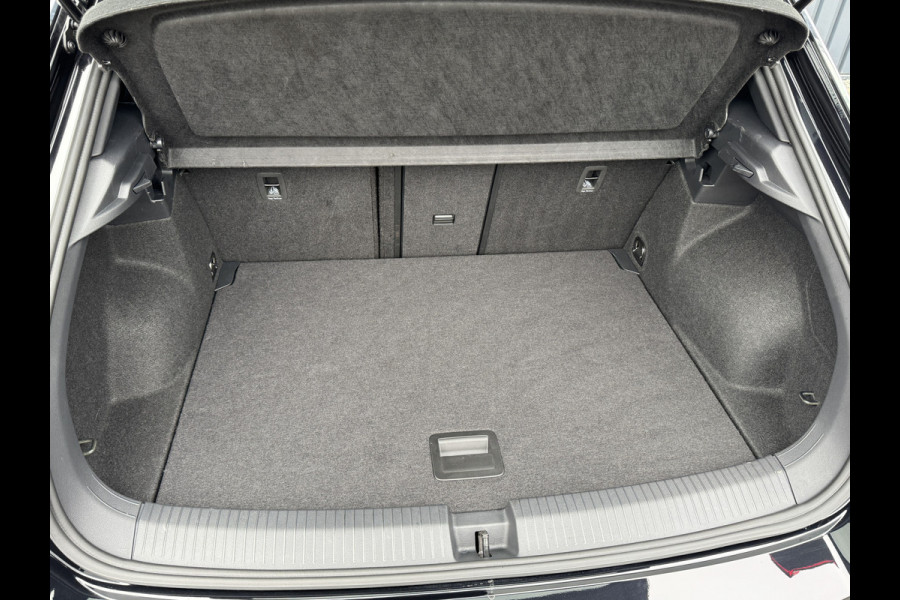 Volkswagen T-Roc 1.5 TSI R-Line Business | Black Style | Trekhaak afnb. | 19'' | IQ Light | Side Assist | Prijs Rijklaar!!