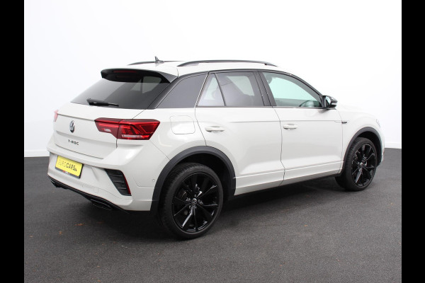 Volkswagen T-Roc 1.5 TSI R-Line+Blackpack Climate control | Adaptieve cruise control | Panoramadak | LED | Navigatie | Achteruitrijcamera | Parkeersensoren | Apple Carplay/ Android Auto | Radio