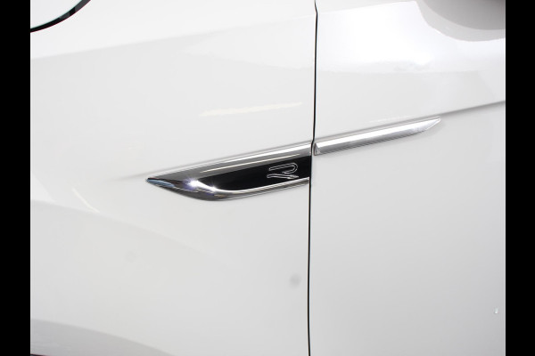 Volkswagen T-Roc 1.5 TSI R-Line+Blackpack Climate control | Adaptieve cruise control | Panoramadak | LED | Navigatie | Achteruitrijcamera | Parkeersensoren | Apple Carplay/ Android Auto | Radio