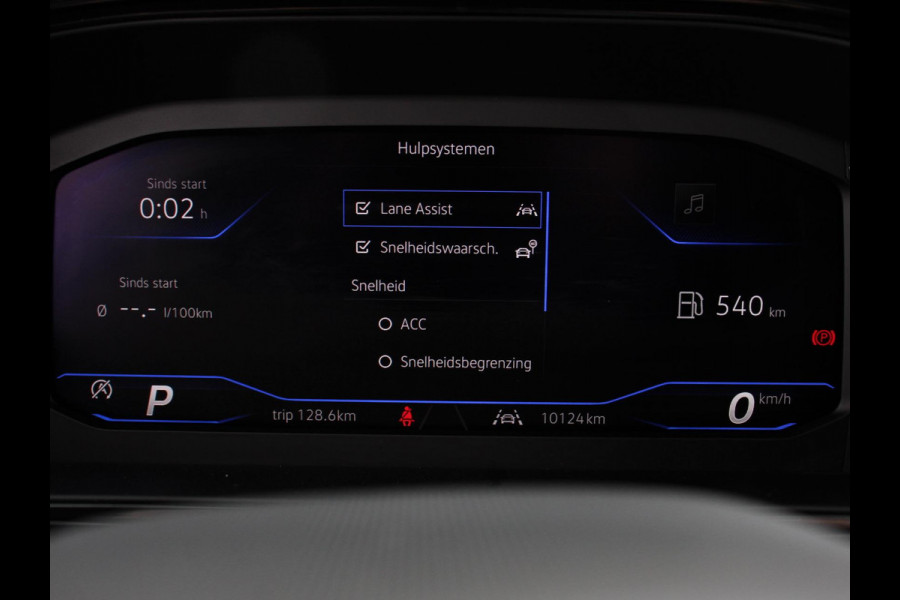 Volkswagen T-Roc 1.5 TSI R-Line+Blackpack Climate control | Adaptieve cruise control | Panoramadak | LED | Navigatie | Achteruitrijcamera | Parkeersensoren | Apple Carplay/ Android Auto | Radio