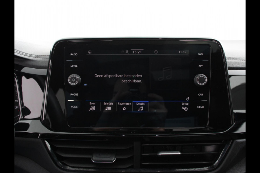 Volkswagen T-Roc 1.5 TSI R-Line+Blackpack Climate control | Adaptieve cruise control | Panoramadak | LED | Navigatie | Achteruitrijcamera | Parkeersensoren | Apple Carplay/ Android Auto | Radio