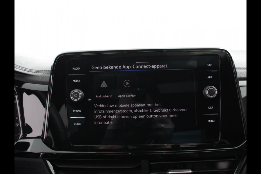 Volkswagen T-Roc 1.5 TSI R-Line+Blackpack Climate control | Adaptieve cruise control | Panoramadak | LED | Navigatie | Achteruitrijcamera | Parkeersensoren | Apple Carplay/ Android Auto | Radio