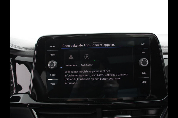 Volkswagen T-Roc 1.5 TSI R-Line+Blackpack Climate control | Adaptieve cruise control | Panoramadak | LED | Navigatie | Achteruitrijcamera | Parkeersensoren | Apple Carplay/ Android Auto | Radio