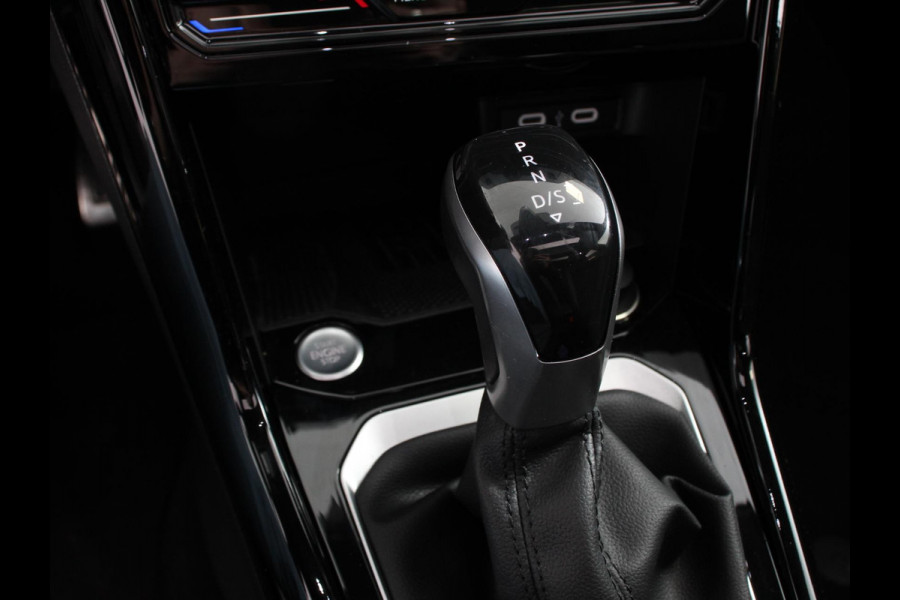 Volkswagen T-Roc 1.5 TSI R-Line+Blackpack Climate control | Adaptieve cruise control | Panoramadak | LED | Navigatie | Achteruitrijcamera | Parkeersensoren | Apple Carplay/ Android Auto | Radio
