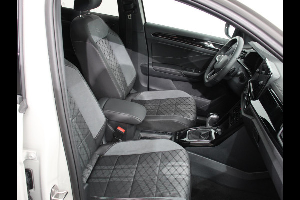 Volkswagen T-Roc 1.5 TSI R-Line+Blackpack Climate control | Adaptieve cruise control | Panoramadak | LED | Navigatie | Achteruitrijcamera | Parkeersensoren | Apple Carplay/ Android Auto | Radio