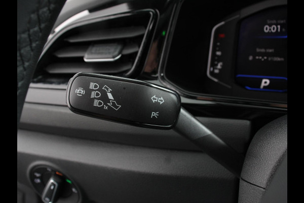 Volkswagen T-Roc 1.5 TSI R-Line+Blackpack Climate control | Adaptieve cruise control | Panoramadak | LED | Navigatie | Achteruitrijcamera | Parkeersensoren | Apple Carplay/ Android Auto | Radio