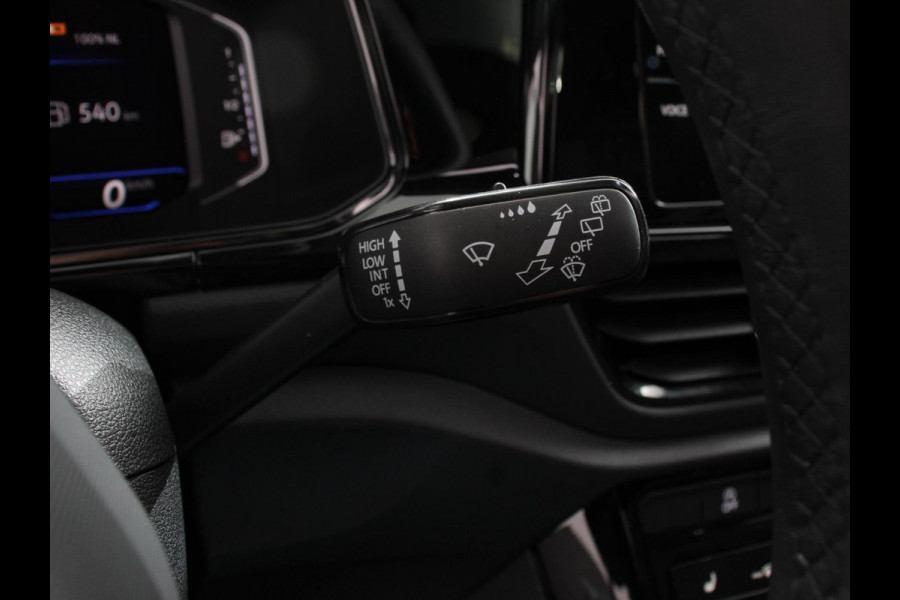 Volkswagen T-Roc 1.5 TSI R-Line+Blackpack Climate control | Adaptieve cruise control | Panoramadak | LED | Navigatie | Achteruitrijcamera | Parkeersensoren | Apple Carplay/ Android Auto | Radio