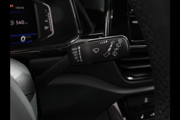 Volkswagen T-Roc 1.5 TSI R-Line+Blackpack Climate control | Adaptieve cruise control | Panoramadak | LED | Navigatie | Achteruitrijcamera | Parkeersensoren | Apple Carplay/ Android Auto | Radio