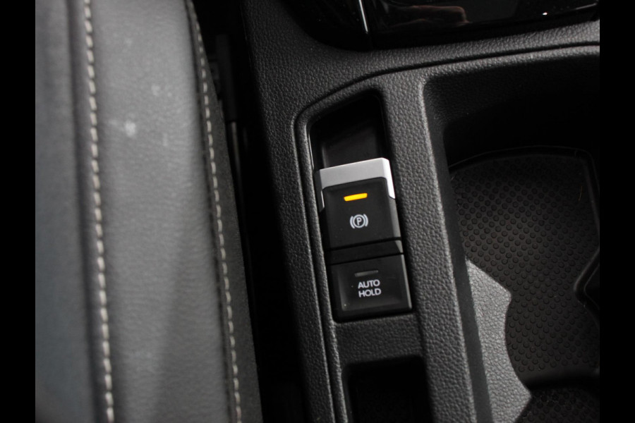 Volkswagen T-Roc 1.5 TSI R-Line+Blackpack Climate control | Adaptieve cruise control | Panoramadak | LED | Navigatie | Achteruitrijcamera | Parkeersensoren | Apple Carplay/ Android Auto | Radio