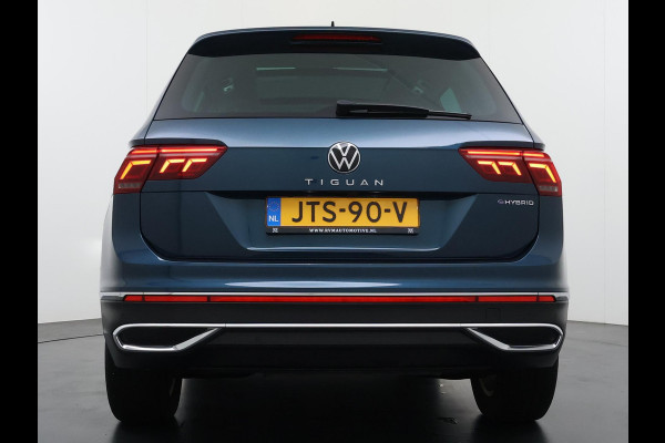 Volkswagen Tiguan 1.4 TSI eHybrid PHEV VAN €33.900,- NU VOOR SLECHTS €30.877,- Uw LENTEVOORDEEL €3.023,- |SUPER COMPLEET| SCHUIF/ KANTELDAK| DODE HOEK| ELEK. ACHTERKLEP| DIG. DASH | CAMERA| RIJKLAAR GELEVERD INCL. 12 MND BOVAG GARANTIE