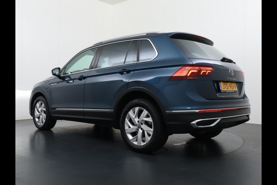 Volkswagen Tiguan 1.4 TSI eHybrid PHEV VAN €33.900,- NU VOOR SLECHTS €30.877,- Uw LENTEVOORDEEL €3.023,- |SUPER COMPLEET| SCHUIF/ KANTELDAK| DODE HOEK| ELEK. ACHTERKLEP| DIG. DASH | CAMERA| RIJKLAAR GELEVERD INCL. 12 MND BOVAG GARANTIE