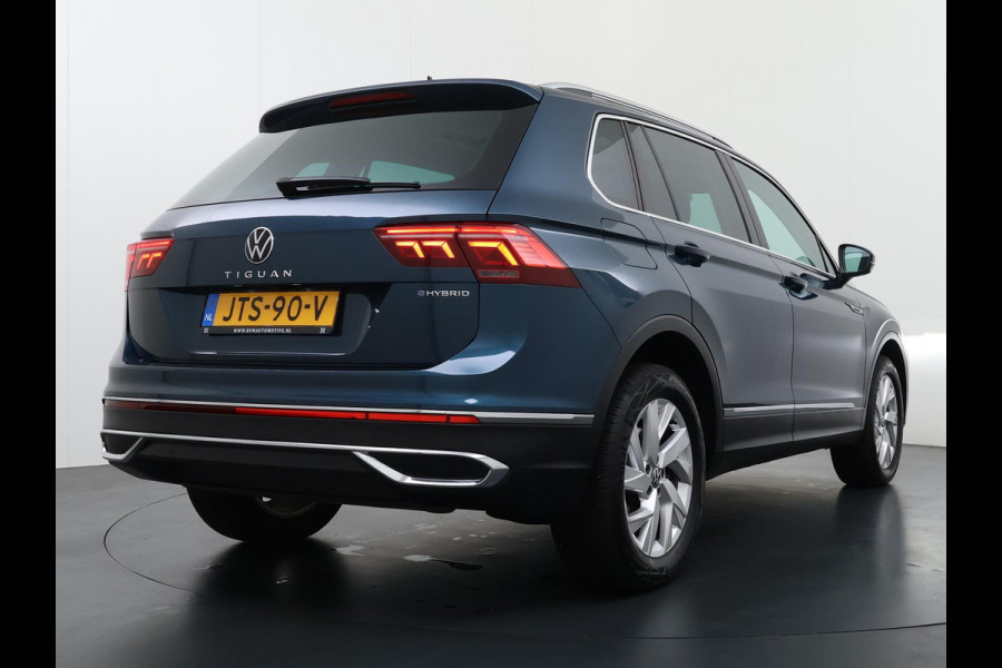 Volkswagen Tiguan 1.4 TSI eHybrid PHEV VAN €33.900,- NU VOOR SLECHTS €30.877,- Uw LENTEVOORDEEL €3.023,- |SUPER COMPLEET| SCHUIF/ KANTELDAK| DODE HOEK| ELEK. ACHTERKLEP| DIG. DASH | CAMERA| RIJKLAAR GELEVERD INCL. 12 MND BOVAG GARANTIE