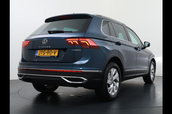 Volkswagen Tiguan 1.4 TSI eHybrid PHEV VAN €33.900,- NU VOOR SLECHTS €30.877,- Uw LENTEVOORDEEL €3.023,- |SUPER COMPLEET| SCHUIF/ KANTELDAK| DODE HOEK| ELEK. ACHTERKLEP| DIG. DASH | CAMERA| RIJKLAAR GELEVERD INCL. 12 MND BOVAG GARANTIE