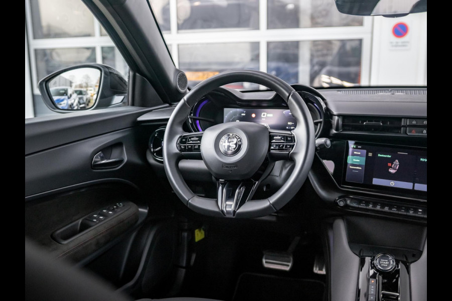 Alfa Romeo junior Elettrica Veloce 54 kWh | 280pk | Clima | Navi | Adapt. Cruise | Keyless | Camera | BSM