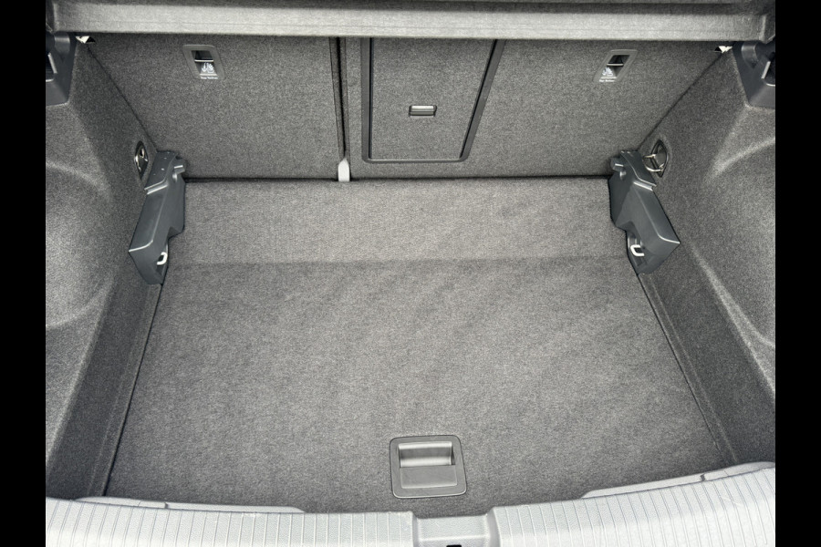 Volkswagen T-Roc 1.5 TSI R-Line Business | Trekhaak afnb. | Panodak | Keyless | Side Assist | Elk. A-klep | IQ Light | Prijs Rijklaar!!