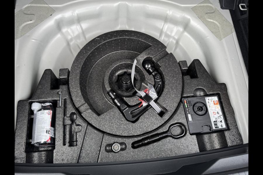 Volkswagen T-Roc 1.5 TSI R-Line Business | Trekhaak afnb. | Panodak | Keyless | Side Assist | Elk. A-klep | IQ Light | Prijs Rijklaar!!