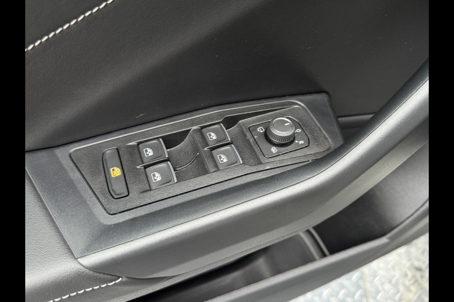 Volkswagen T-Roc 1.5 TSI R-Line Business | Trekhaak afnb. | Panodak | Keyless | Side Assist | Elk. A-klep | IQ Light | Prijs Rijklaar!!