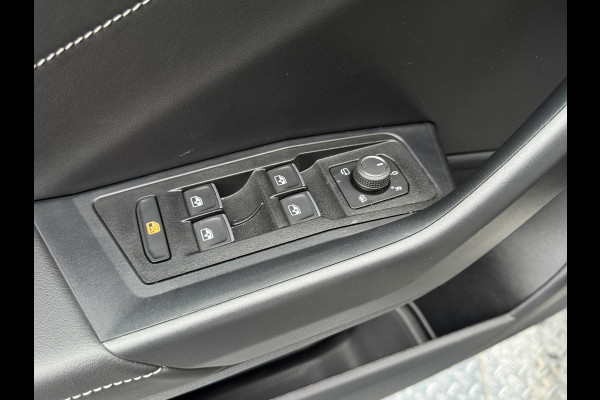 Volkswagen T-Roc 1.5 TSI R-Line Business | Trekhaak afnb. | Panodak | Keyless | Side Assist | Elk. A-klep | IQ Light | Prijs Rijklaar!!