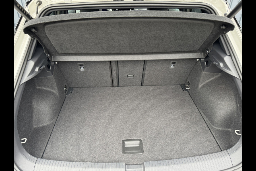 Volkswagen T-Roc 1.5 TSI R-Line Business | Trekhaak afnb. | Panodak | Keyless | Side Assist | Elk. A-klep | IQ Light | Prijs Rijklaar!!