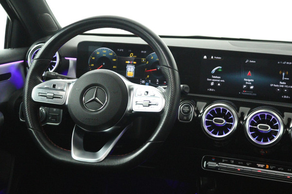 Mercedes-Benz A-Klasse 180 Business Solution AMG (PANORAMADAK, STOELVERWARMING, ELEKTRISCHE STOELEN-, SFEERVERLICHTING, NL-AUTO)