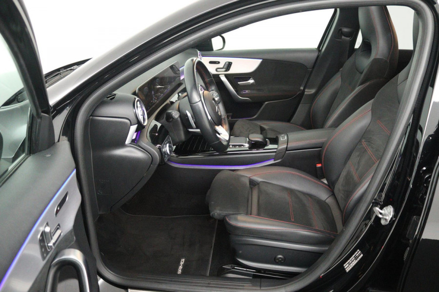 Mercedes-Benz A-Klasse 180 Business Solution AMG (PANORAMADAK, STOELVERWARMING, ELEKTRISCHE STOELEN-, SFEERVERLICHTING, NL-AUTO)