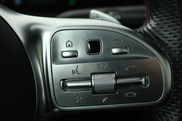 Mercedes-Benz A-Klasse 180 Business Solution AMG (PANORAMADAK, STOELVERWARMING, ELEKTRISCHE STOELEN-, SFEERVERLICHTING, NL-AUTO)