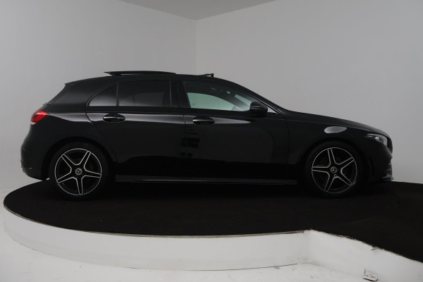Mercedes-Benz A-Klasse 180 Business Solution AMG (PANORAMADAK, STOELVERWARMING, ELEKTRISCHE STOELEN-, SFEERVERLICHTING, NL-AUTO)