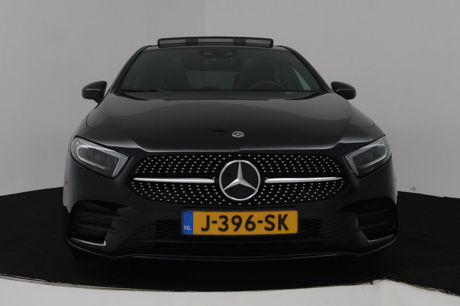 Mercedes-Benz A-Klasse 180 Business Solution AMG (PANORAMADAK, STOELVERWARMING, ELEKTRISCHE STOELEN-, SFEERVERLICHTING, NL-AUTO)