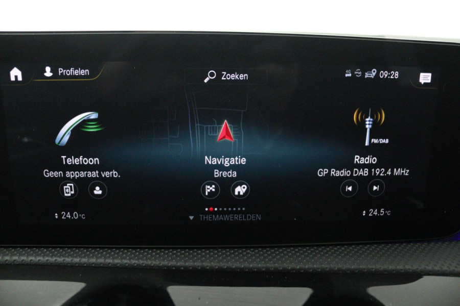 Mercedes-Benz A-Klasse 180 Business Solution AMG (PANORAMADAK, STOELVERWARMING, ELEKTRISCHE STOELEN-, SFEERVERLICHTING, NL-AUTO)